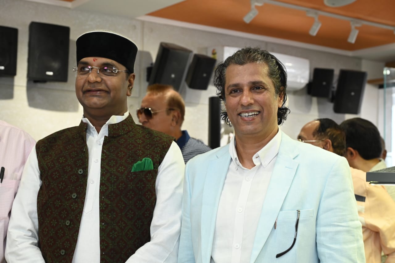 Kumar Surjani with Shri. Vishwas Sarang